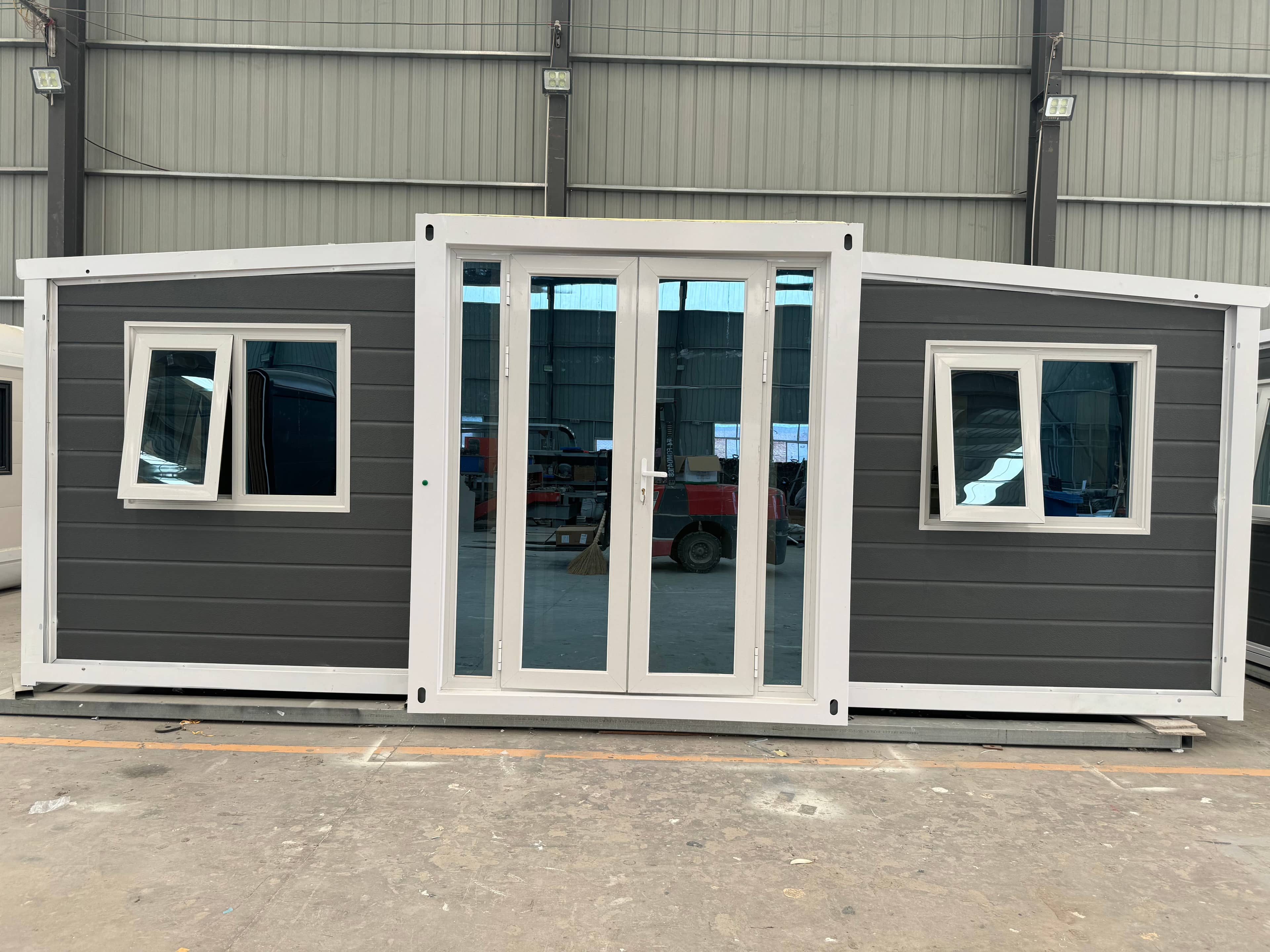 📦 Expandable Container House