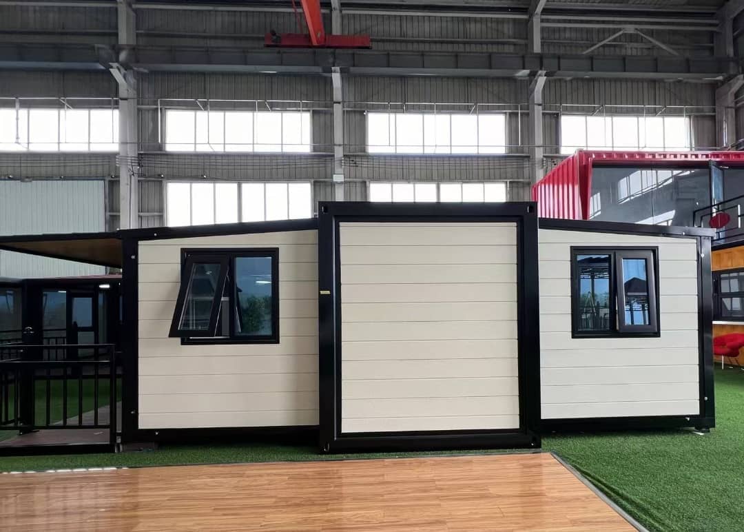 📦 Expandable Container House