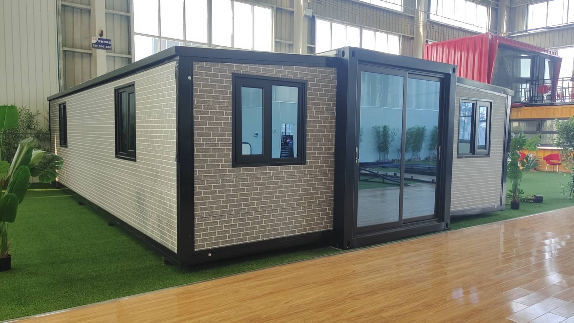 📦 Expandable Container House