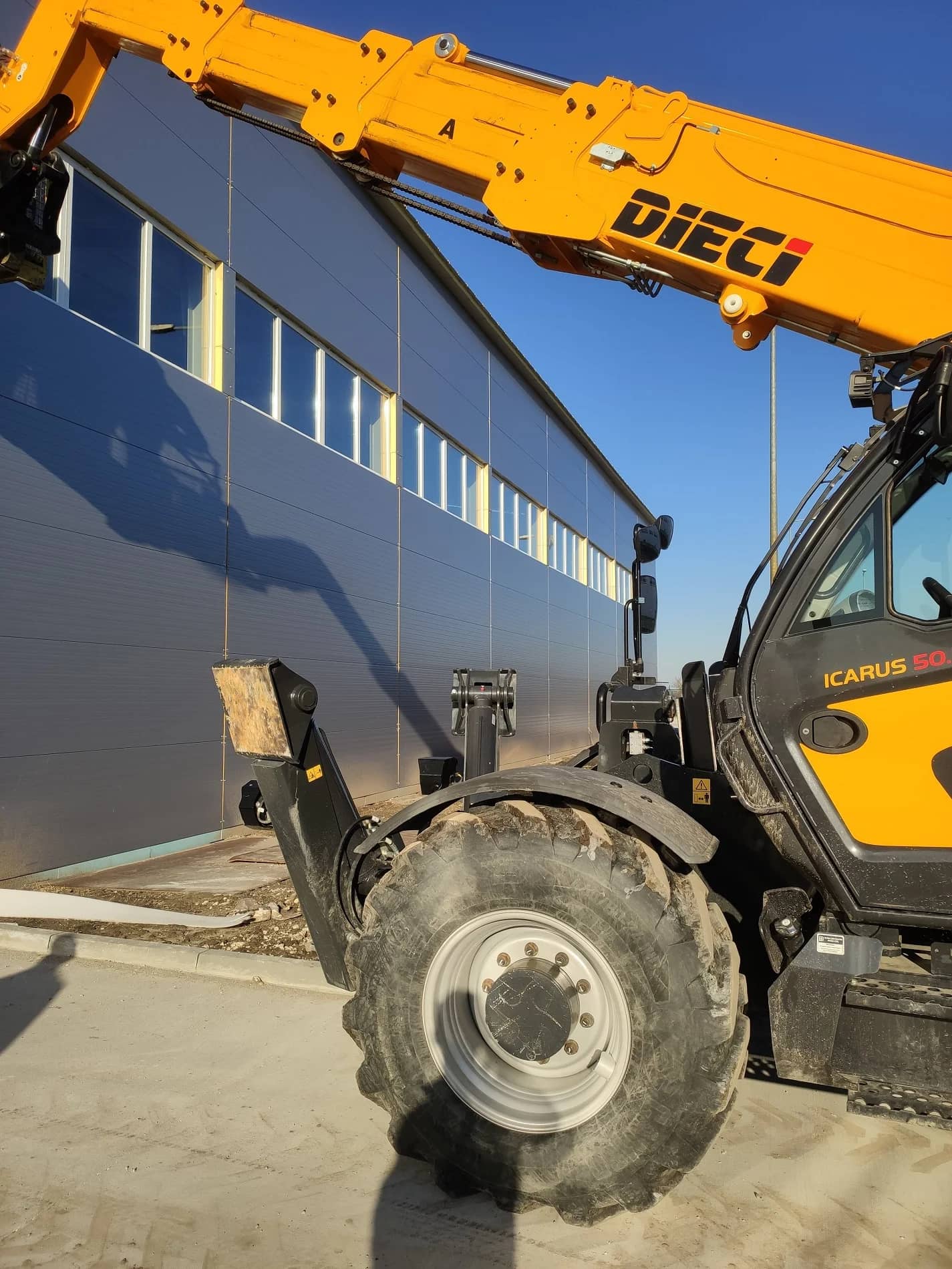 Loading machine rental