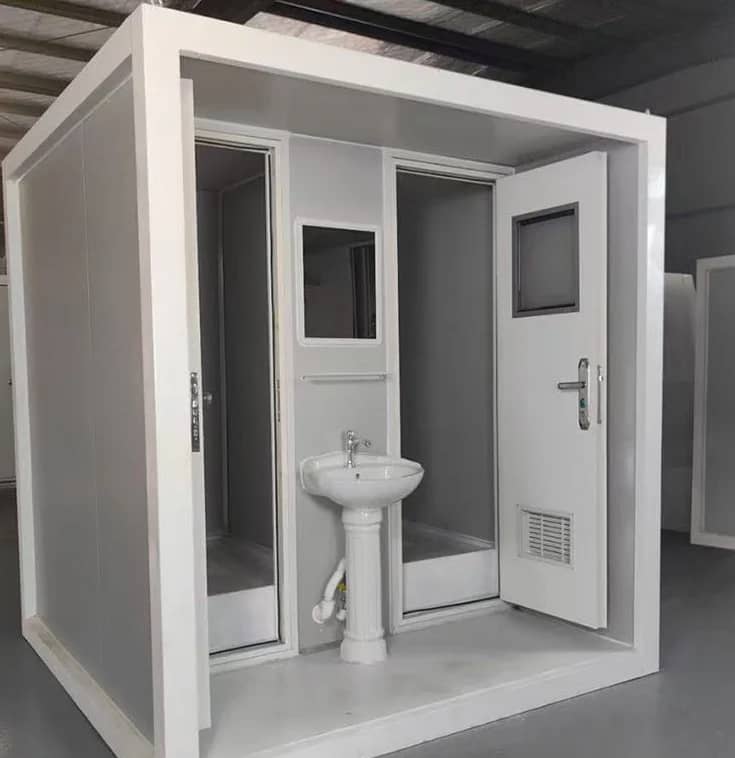 Mobile toilet- and shower