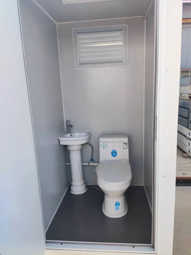 Mobile toilet- and shower