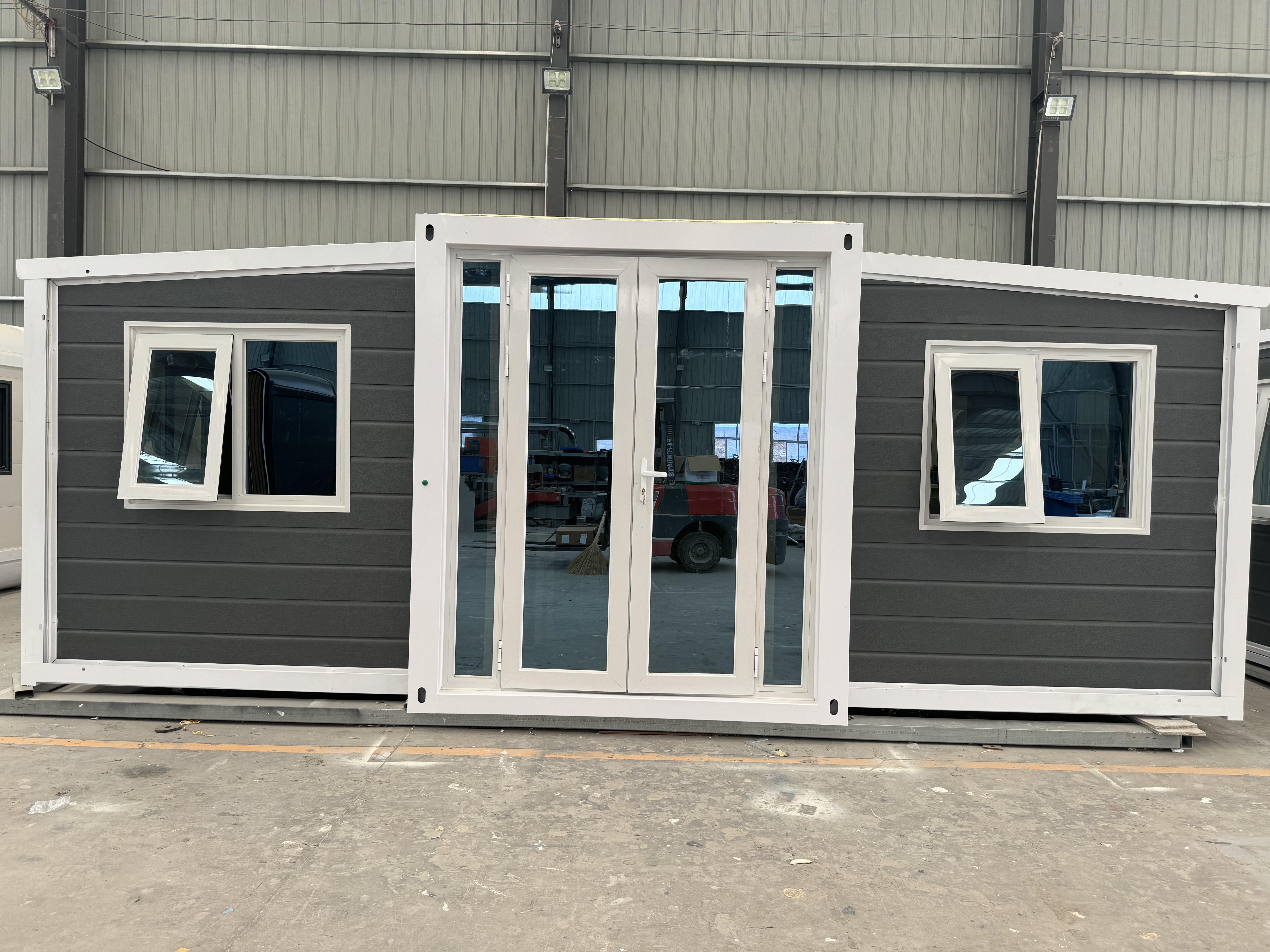 📦 Expandable Container House 2